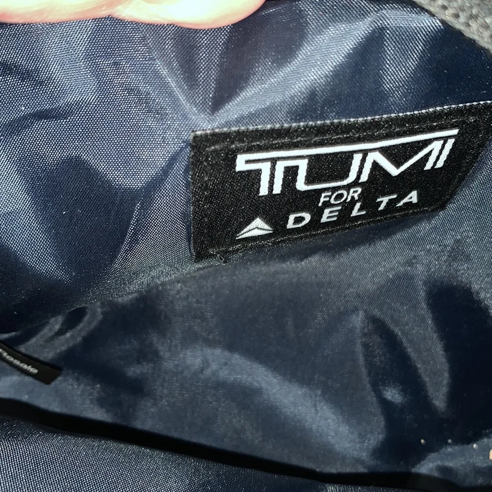 EUC TUMI toiletry bag black